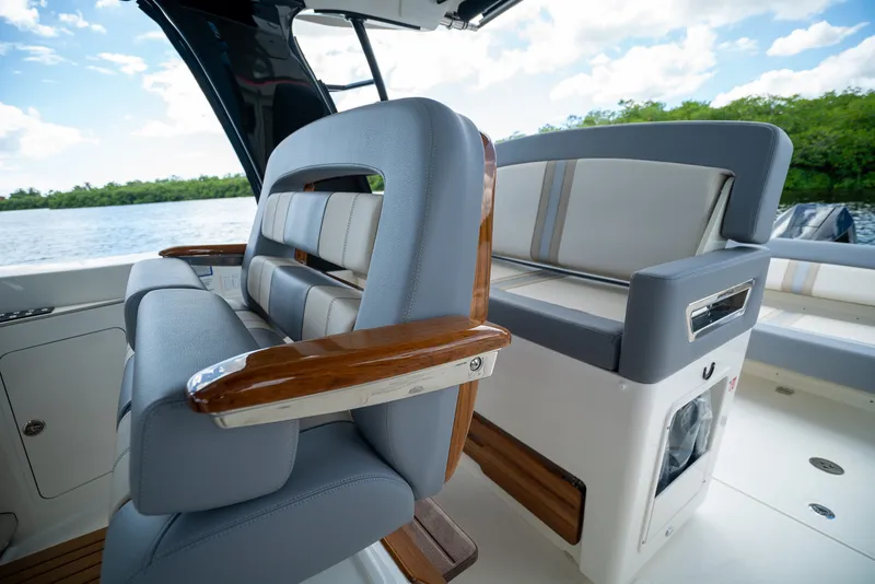 Slide: The Image of Boston Whaler 380 Realm 2026 - 14