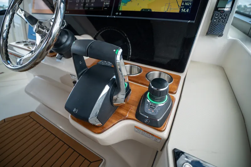 Slide: The Image of Boston Whaler 380 Realm 2026 - 17