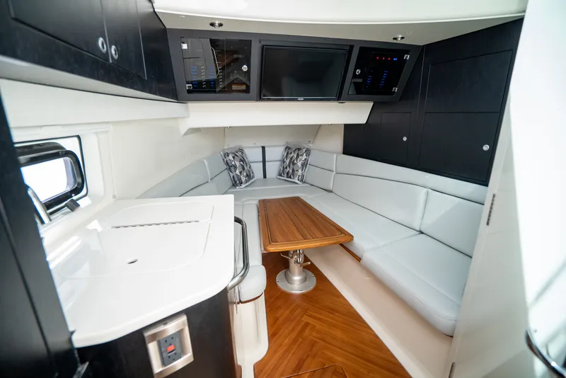 Slide: The Image of Boston Whaler 380 Realm 2026 - 20