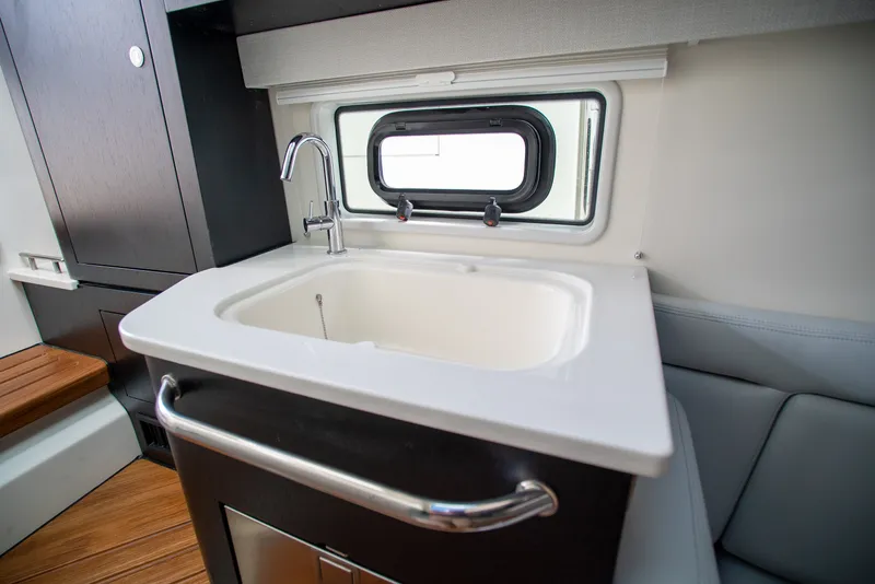 Slide: The Image of Boston Whaler 380 Realm 2026 - 23
