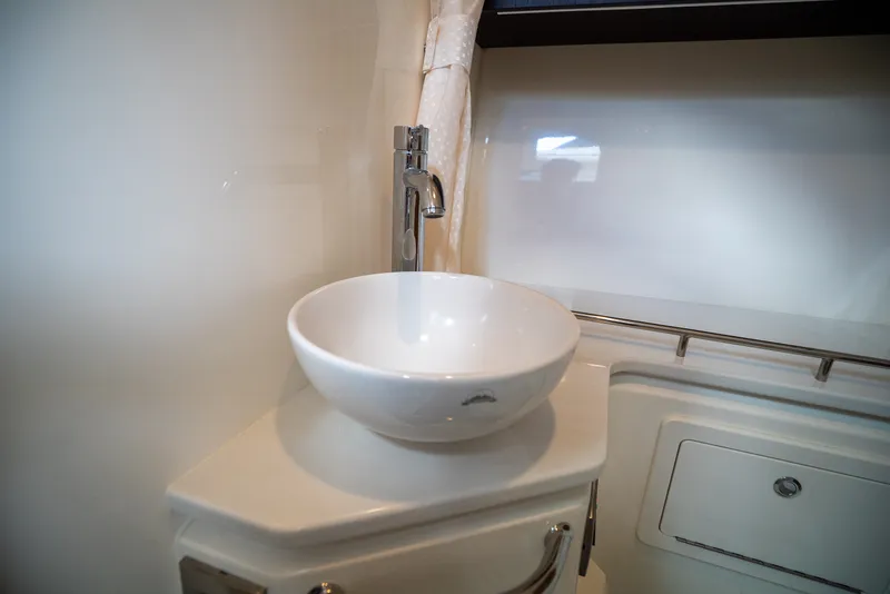 Slide: The Image of Boston Whaler 380 Realm 2026 - 28