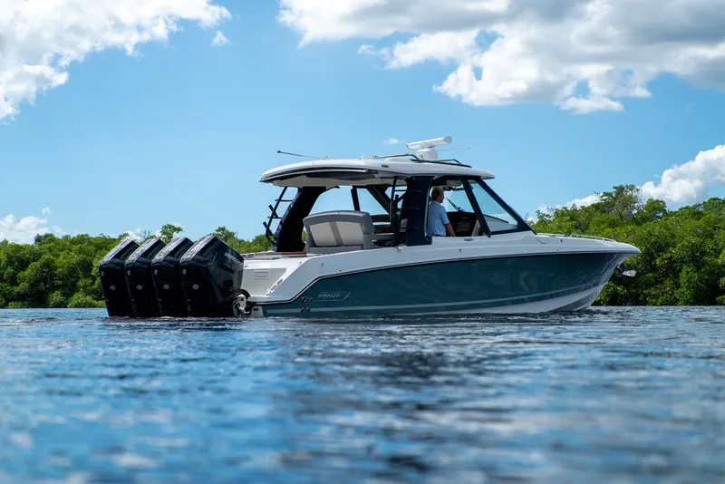 Slide: The Image of Boston Whaler 380 Realm 2026 - 3