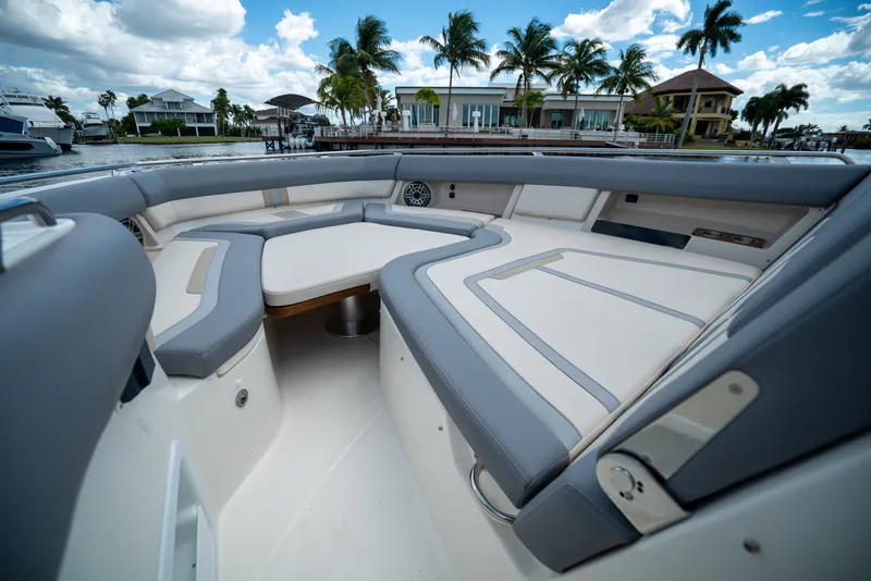 Slide: The Image of Boston Whaler 380 Realm 2026 - 32