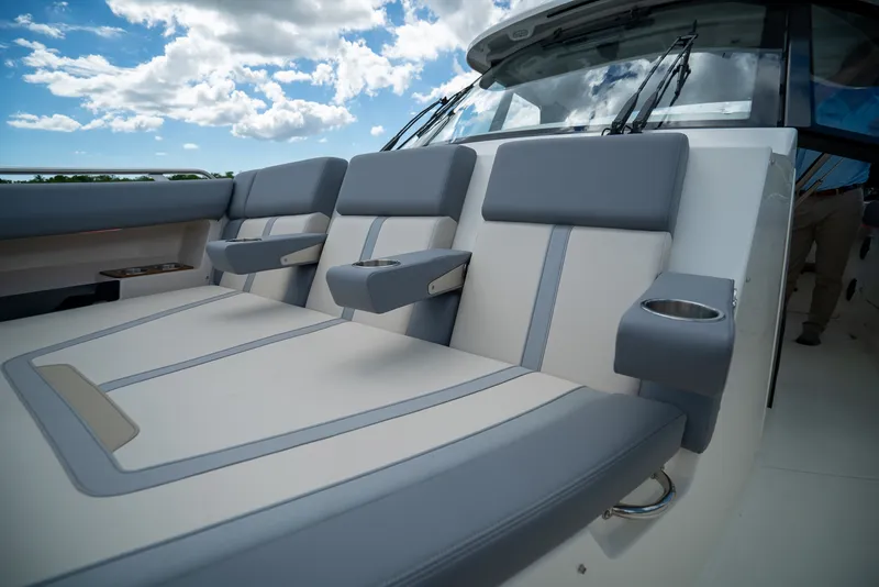 Slide: The Image of Boston Whaler 380 Realm 2026 - 33