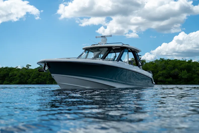 Slide: The Image of Boston Whaler 380 Realm 2026 - 39