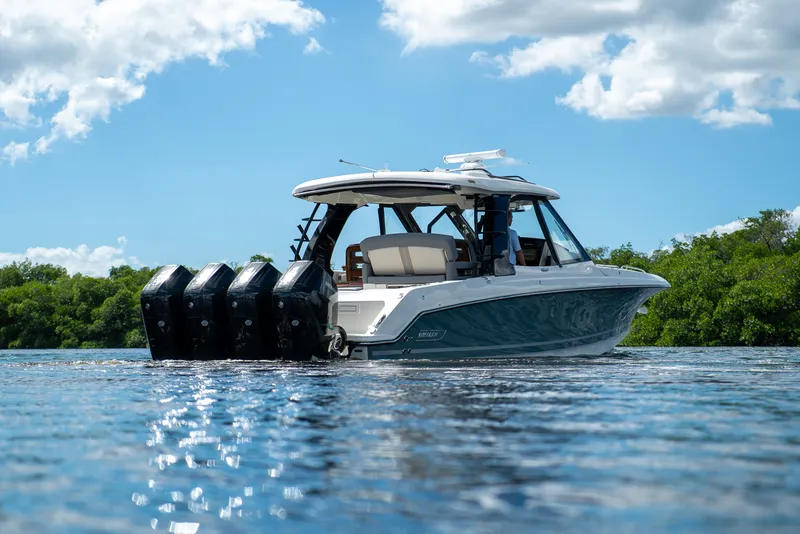 Slide: The Image of Boston Whaler 380 Realm 2026 - 46