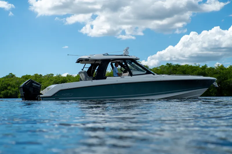 Slide: The Image of Boston Whaler 380 Realm 2026 - 48