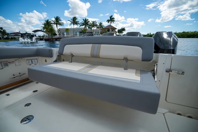 Slide: The Image of Boston Whaler 380 Realm 2026 - 5
