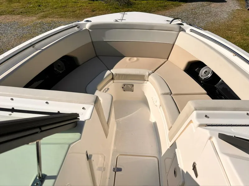 Slide: The Image of Boston Whaler 240 Vantage 2023 - 5327396