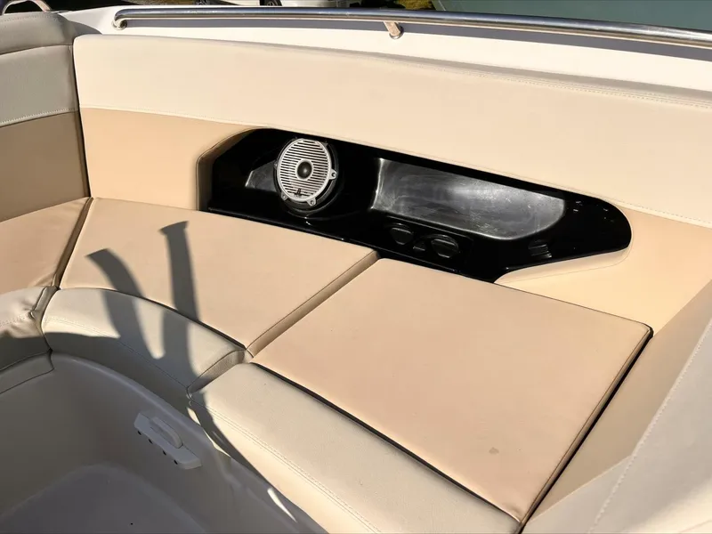 Slide: The Image of Boston Whaler 240 Vantage 2023 - 5327394