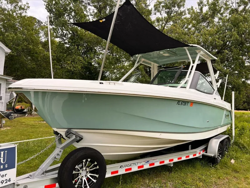 Slide: The Image of Boston Whaler 240 Vantage 2023 - 5327379