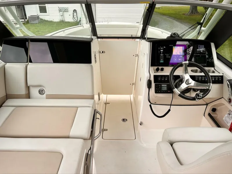 Slide: The Image of Boston Whaler 240 Vantage 2023 - 5327414
