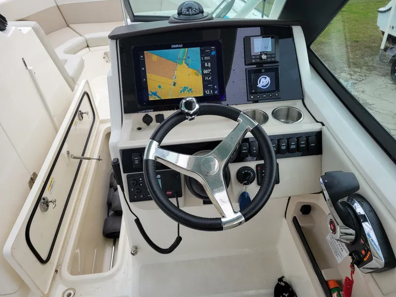 Slide: The Image of Boston Whaler 240 Vantage 2023 - 5327465