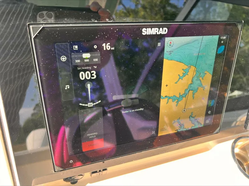 Slide: The Image of Boston Whaler 240 Vantage 2023 - 5327393