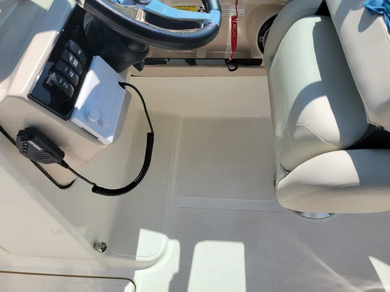 Slide: The Image of Boston Whaler 240 Vantage 2023 - 5327463