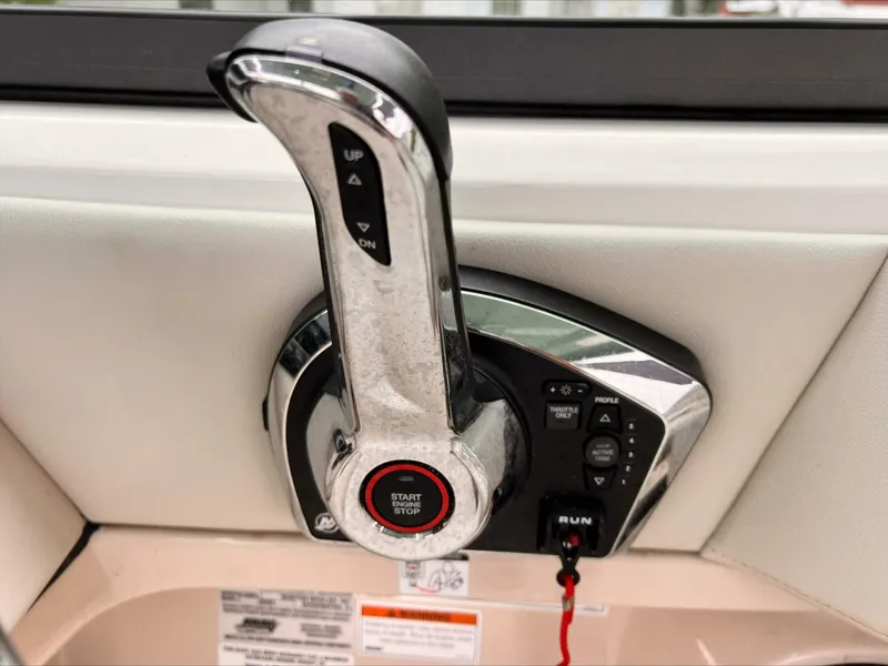 Slide: The Image of Boston Whaler 240 Vantage 2023 - 5327385