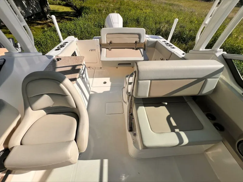 Slide: The Image of Boston Whaler 240 Vantage 2023 - 5327408
