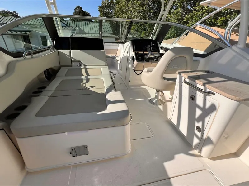 Slide: The Image of Boston Whaler 240 Vantage 2023 - 5327397