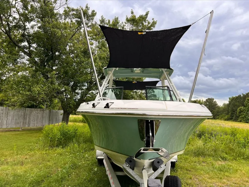 Slide: The Image of Boston Whaler 240 Vantage 2023 - 5327383