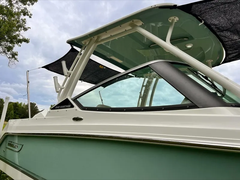 Slide: The Image of Boston Whaler 240 Vantage 2023 - 5327381