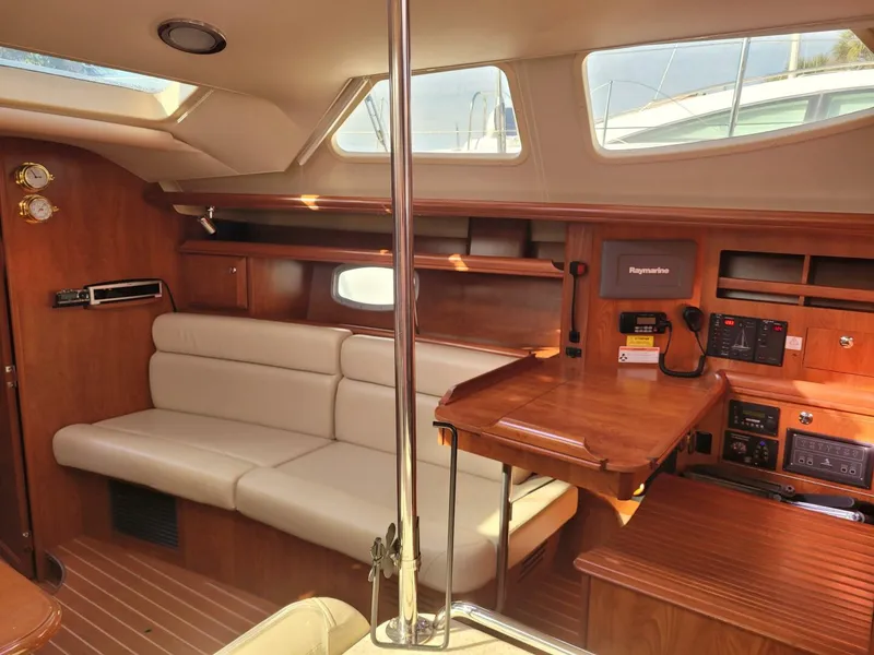 Slide: The Image of Hunter 45DS 2010 - 5049358