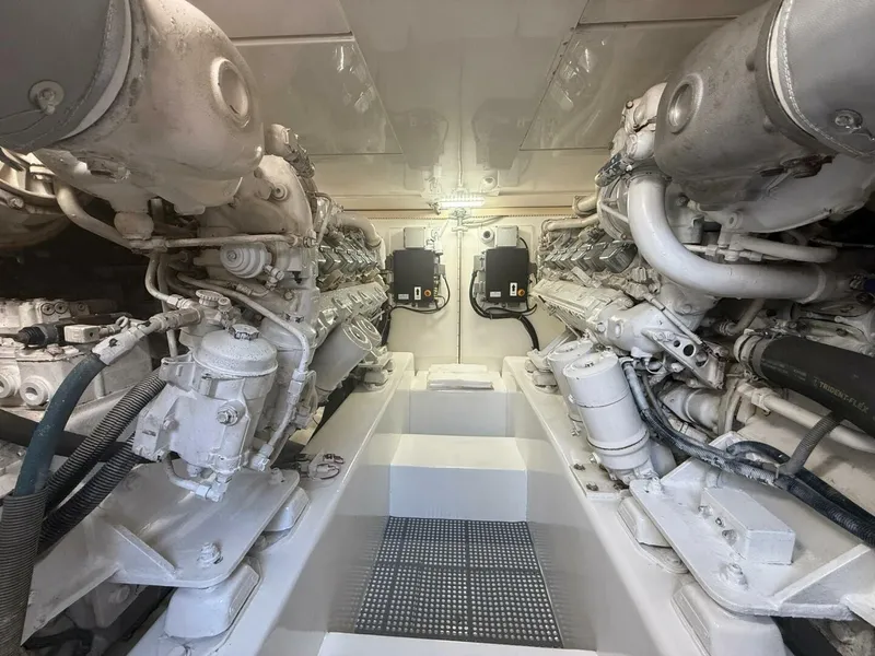 Slide: The Image of Bertram 570 Convertible 2004 - 5199990