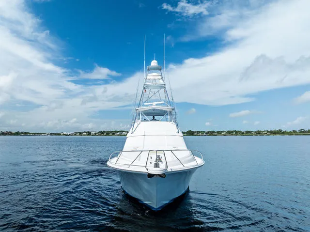 Slide: The Image of Bertram 570 Convertible 2004 - 32