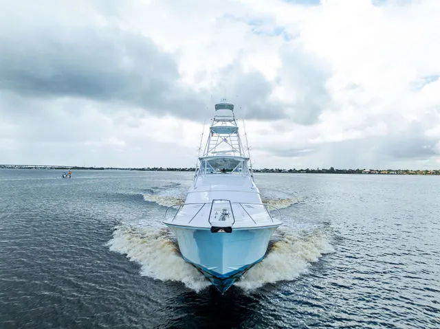 Slide: The Image of Bertram 570 Convertible 2004 - 39