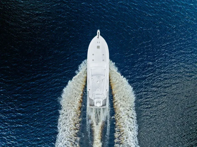 Slide: The Image of Bertram 570 Convertible 2004 - 40