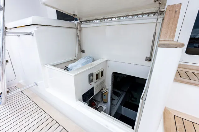 Slide: The Image of Bertram 570 Convertible 2004 - 42