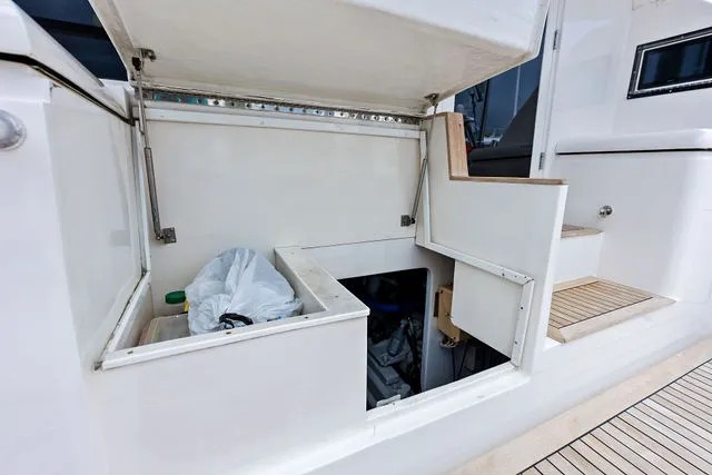 Slide: The Image of Bertram 570 Convertible 2004 - 43