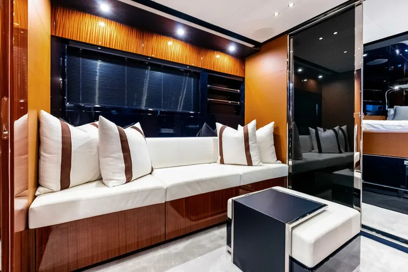 Slide: The Image of Riva 48 2022 - 5090495