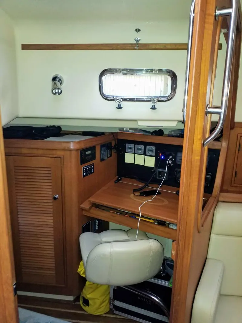 Slide: The Image of Island Packet 370 2006 - 5050537