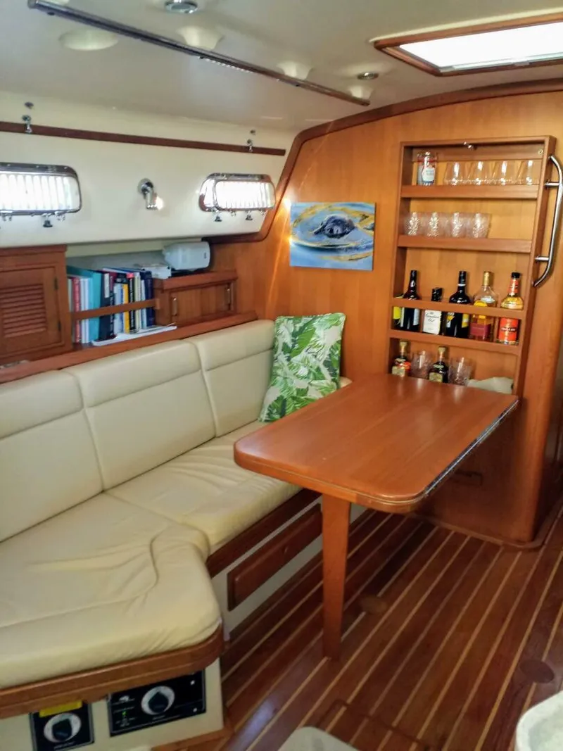 Slide: The Image of Island Packet 370 2006 - 5050525