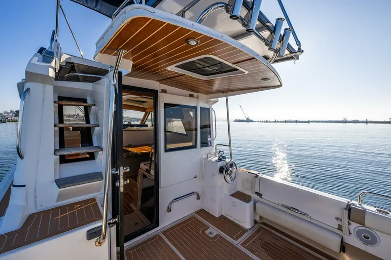 Slide: The Image of Cutwater 32CB 2016 - 5050603