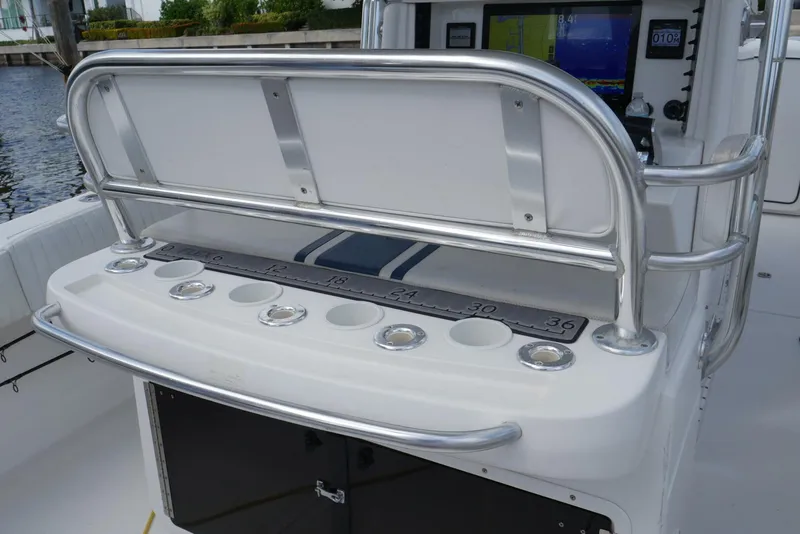 Slide: The Image of 2004 Venture 34 - Leaning post 2004 Venture 34 Cuddy "FINALE" - 5051230