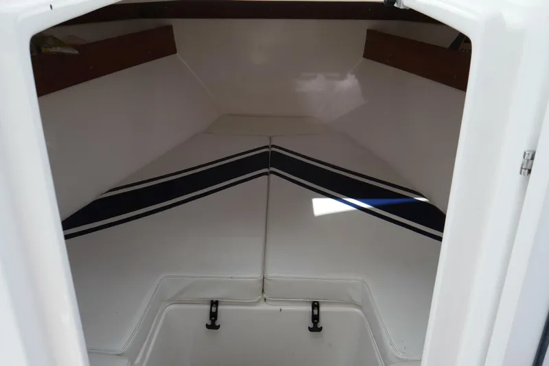 Slide: The Image of 2004 Venture 34 - Cabin 2004 Venture 34 Cuddy "FINALE" - 5051211