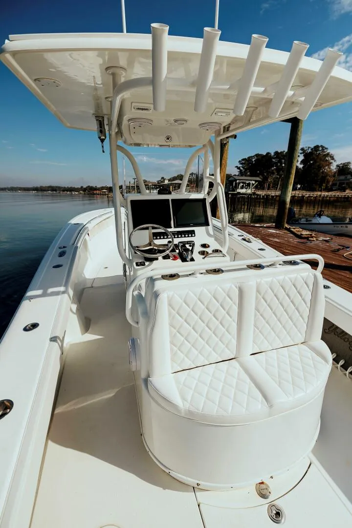 Slide: The Image of Yellowfin 31 2006 - 5052044