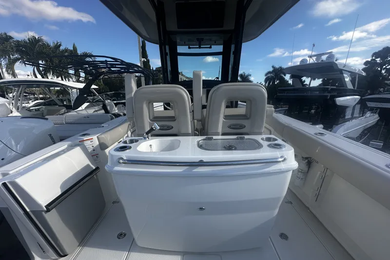 Slide: The Image of Boston Whaler 280 Outrage 2026 - 12