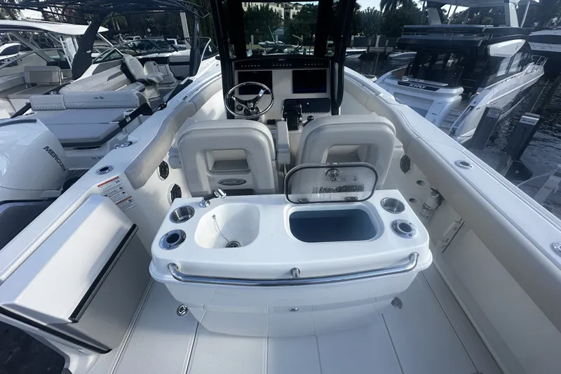 Slide: The Image of Boston Whaler 280 Outrage 2026 - 13