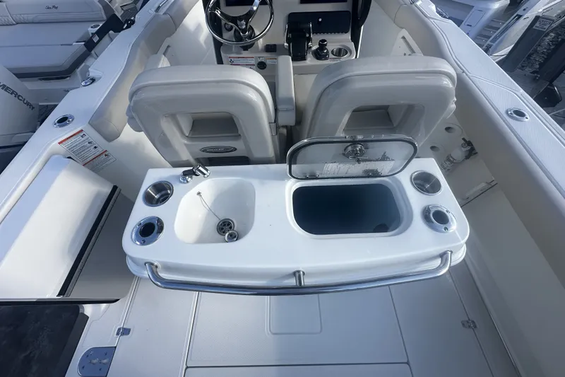 Slide: The Image of Boston Whaler 280 Outrage 2026 - 14