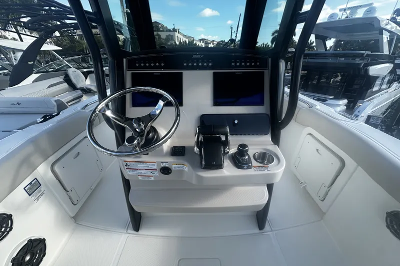 Slide: The Image of Boston Whaler 280 Outrage 2026 - 15