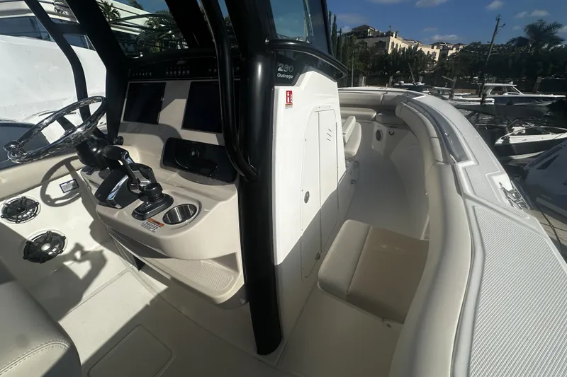 Slide: The Image of Boston Whaler 280 Outrage 2026 - 21