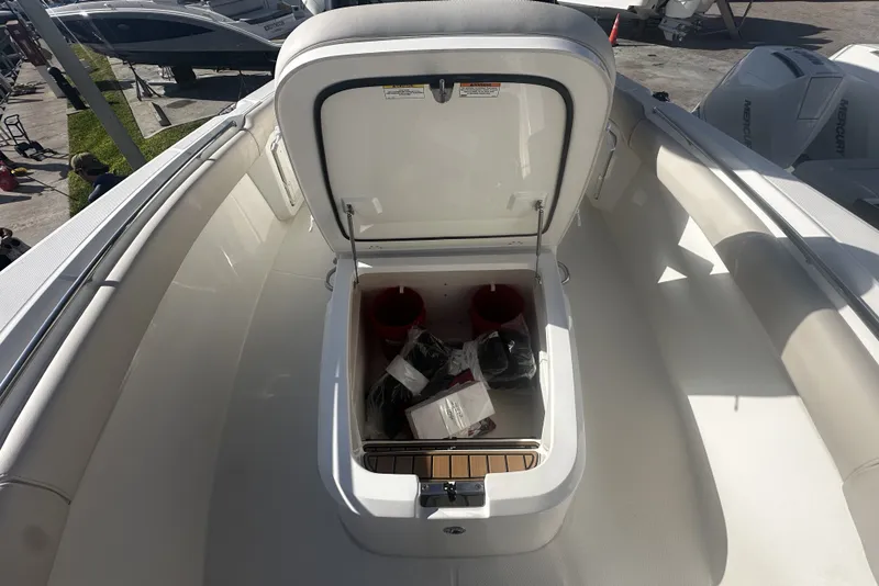 Slide: The Image of Boston Whaler 280 Outrage 2026 - 26