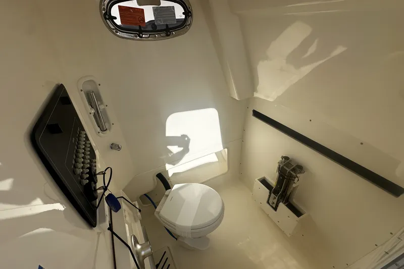 Slide: The Image of Boston Whaler 280 Outrage 2026 - 28