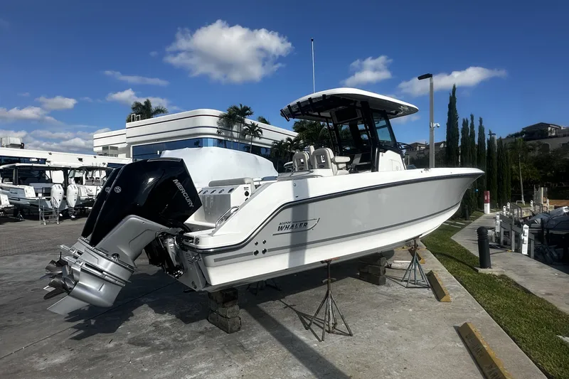Slide: The Image of Boston Whaler 280 Outrage 2026 - 3