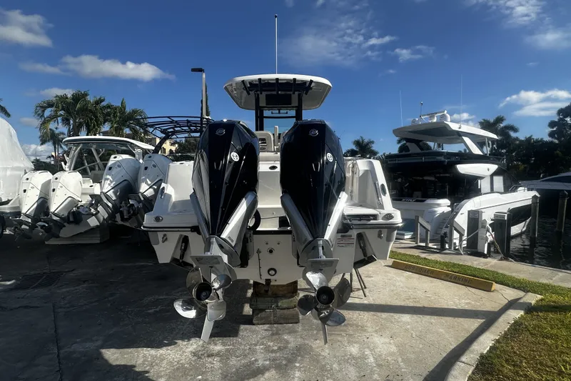 Slide: The Image of Boston Whaler 280 Outrage 2026 - 4