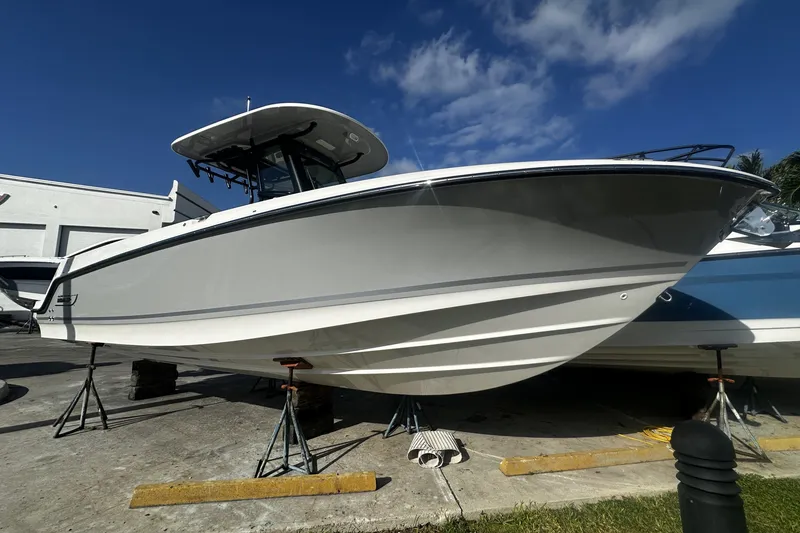 Slide: The Image of Boston Whaler 280 Outrage 2026 - 5
