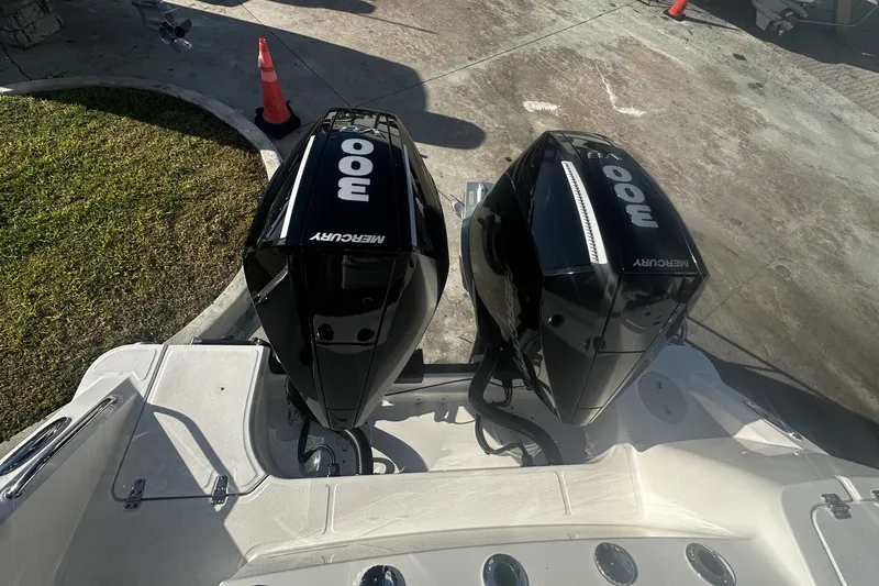 Slide: The Image of Boston Whaler 280 Outrage 2026 - 7
