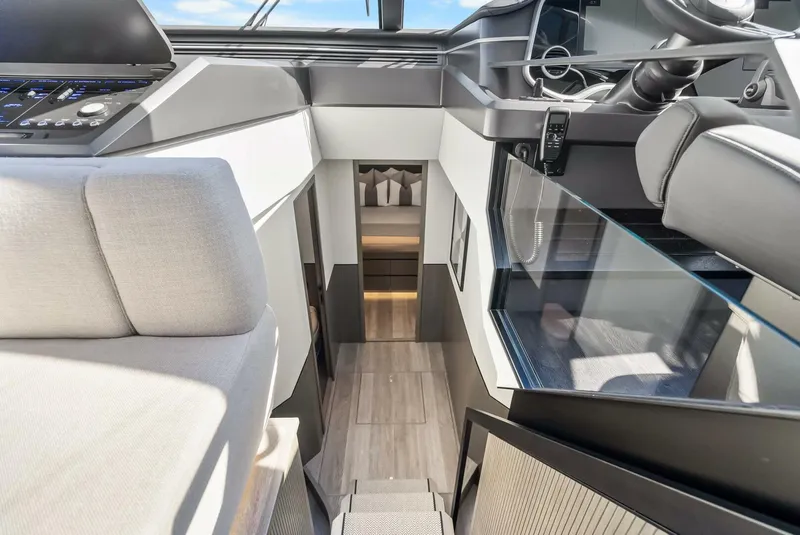 Slide: The Image of Pearl 63 2025 - 5820057